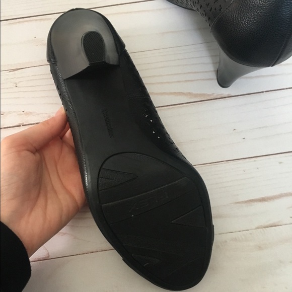 Naturalizer Black Laser Cut Round Toe Heels - Picture 4 of 8